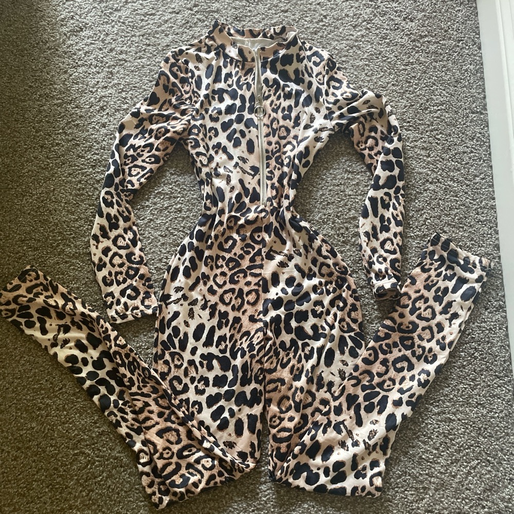 Full body leopard print jumpsuit 🐆